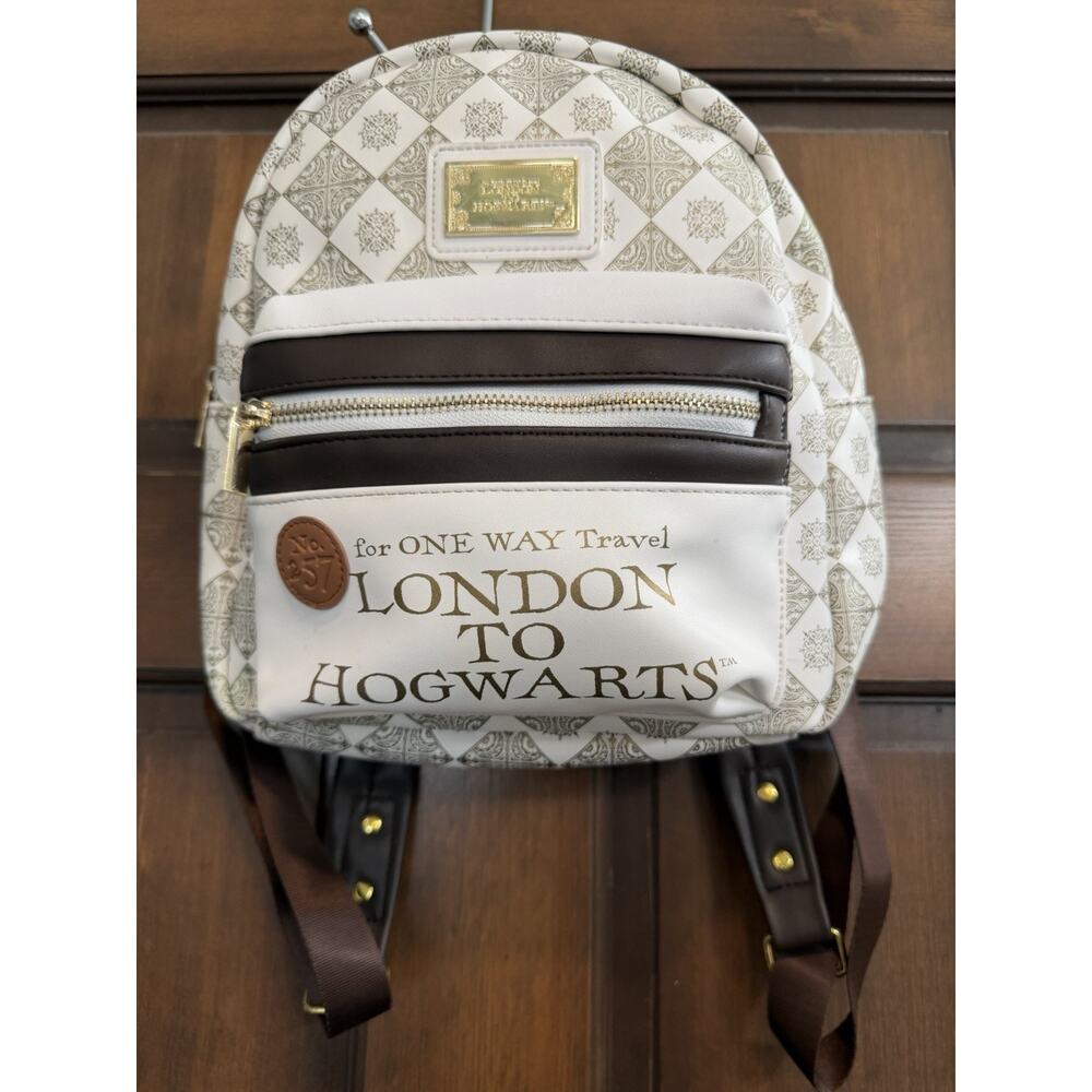 Universal Studios | World of Harry Potter London to Hogwarts Travel Back Pack